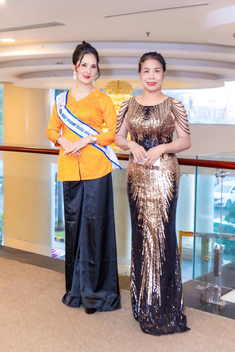 Nguyễn Thị Xoa Doanh nhân đến từ Thái Nguyên : đạt danh hiệu Á Hậu 1 Bảng B Hoa hậu Doanh Nhân Hòa Bình Trái Đất 2 z6859082751468 76ef5abd7d322568a46d43026adf533a