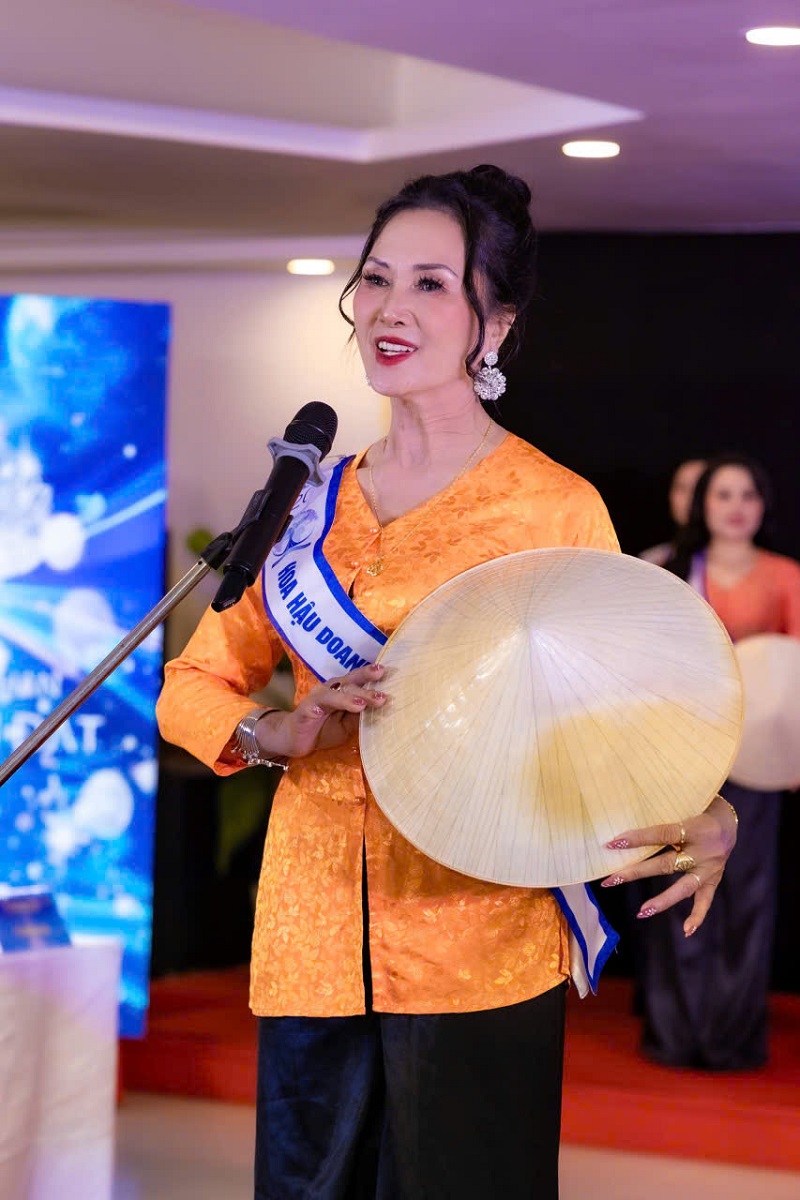 Nguyễn Thị Xoa Doanh nhân đến từ Thái Nguyên : đạt danh hiệu Á Hậu 1 Bảng B Hoa hậu Doanh Nhân Hòa Bình Trái Đất 4 z6859082770557 bb2a1f126f61ff4f988013322a8debc4